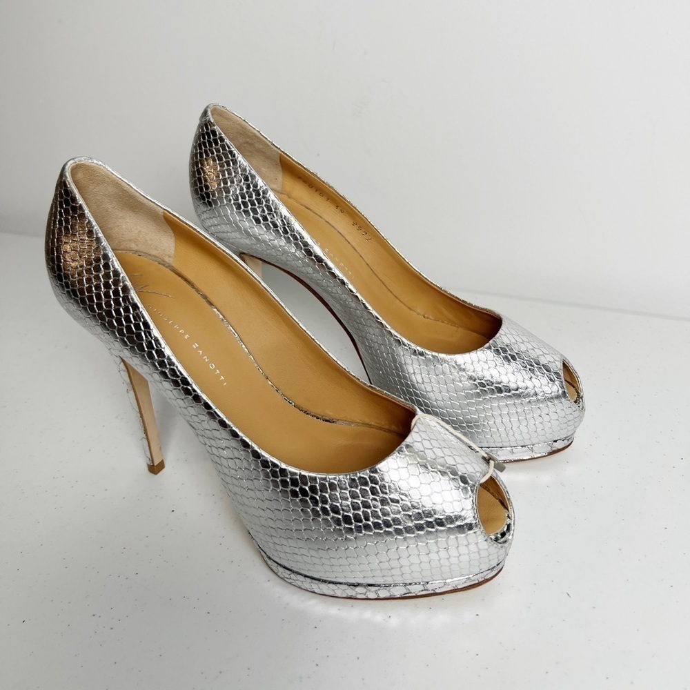 Giuseppe Zanotti Sharon metallic peep-toe pumps - Picture 3 of 10